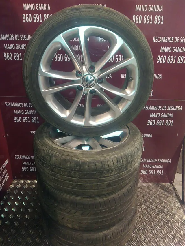 4 llantas volkswagen 17″ neumáticos godyear 235/45