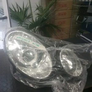 FARO MERCEDES BENZ CLASE E w211