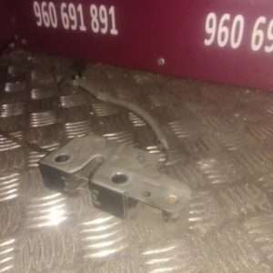 Cerradura capot volkswagen golf 5 2004/08