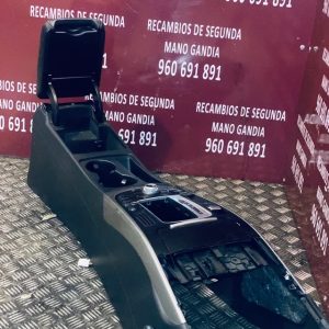 Apoyabrazos central de Audi A5 (8t3)