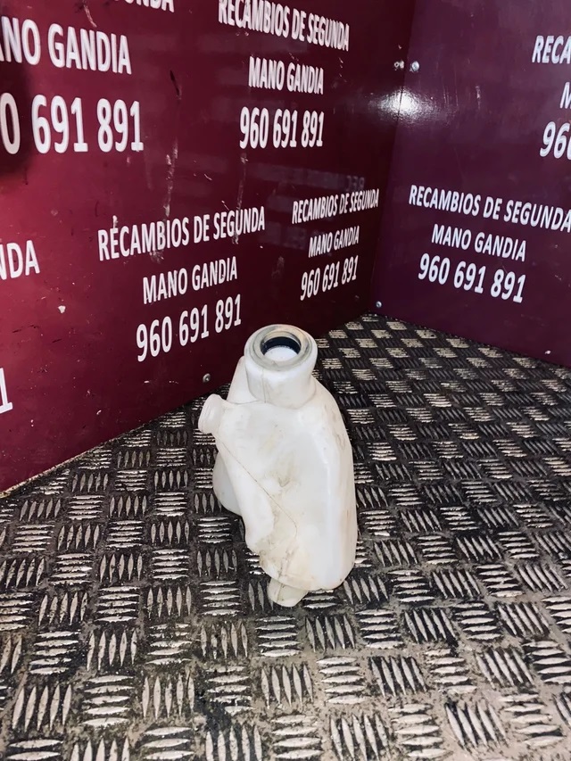 Tanque de lavado de ventanas Peugeot 2008