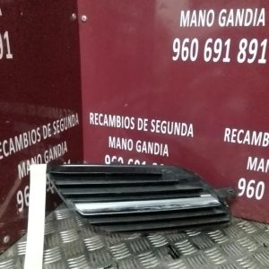 Rejilla delantera Nissan almera tino 2000/06