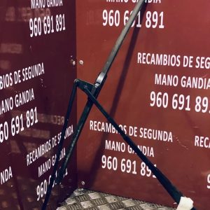 Brazo del limpiaparabrisas delantero Maserati Qua