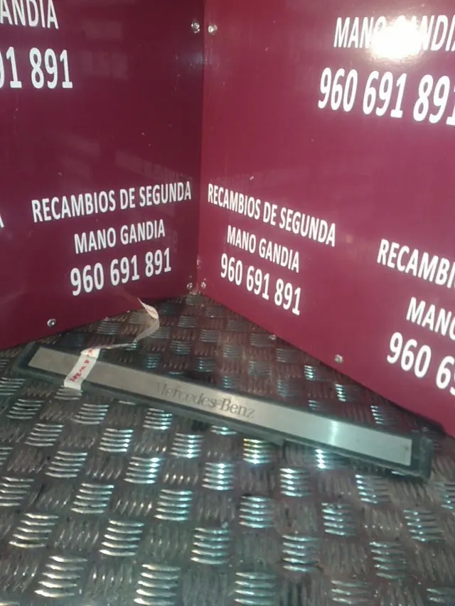 Moldura inferior puerta mercedes E w211