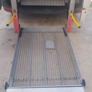 Rampa eléctrica minusválidos